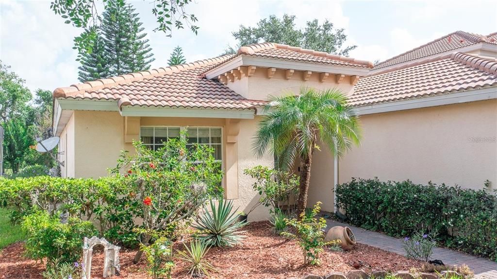 For Rent: $3,350 (4 beds, 2 baths, 1684 Square Feet)
