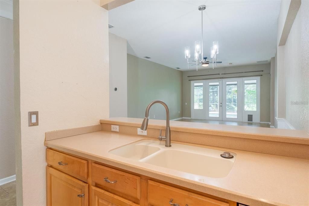 For Rent: $3,350 (4 beds, 2 baths, 1684 Square Feet)