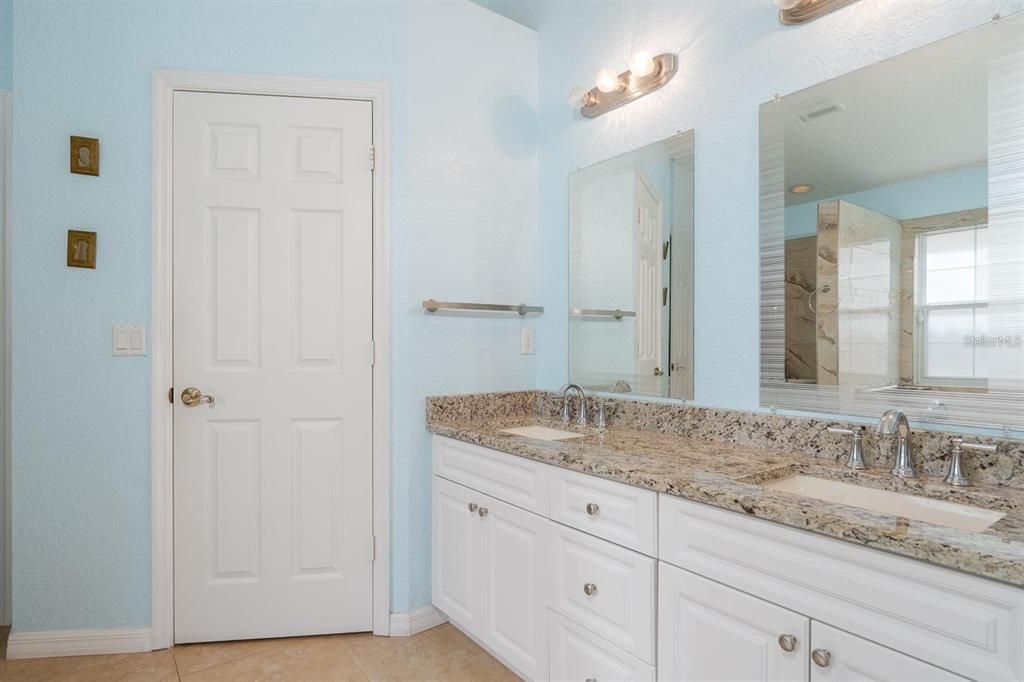 For Rent: $3,350 (4 beds, 2 baths, 1684 Square Feet)