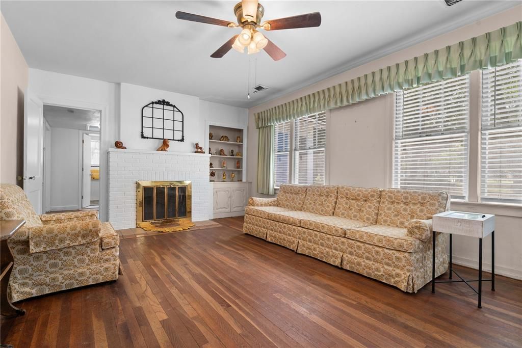 For Sale: $575,000 (4 beds, 2 baths, 2313 Square Feet)