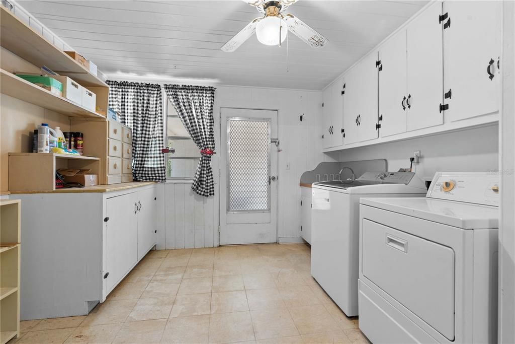 For Sale: $575,000 (4 beds, 2 baths, 2313 Square Feet)