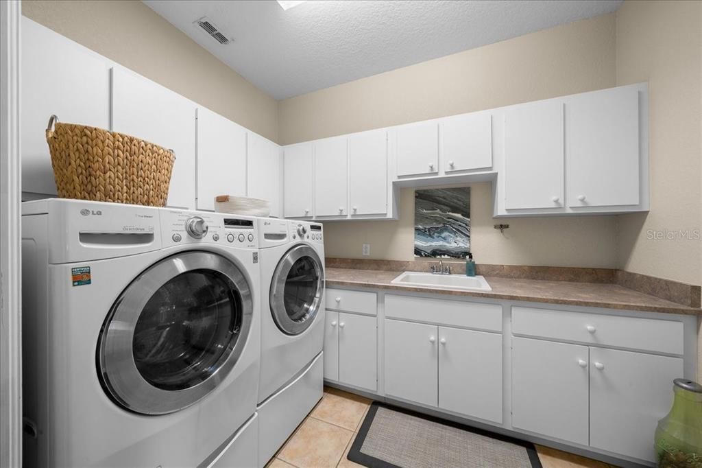For Sale: $679,900 (4 beds, 4 baths, 3485 Square Feet)