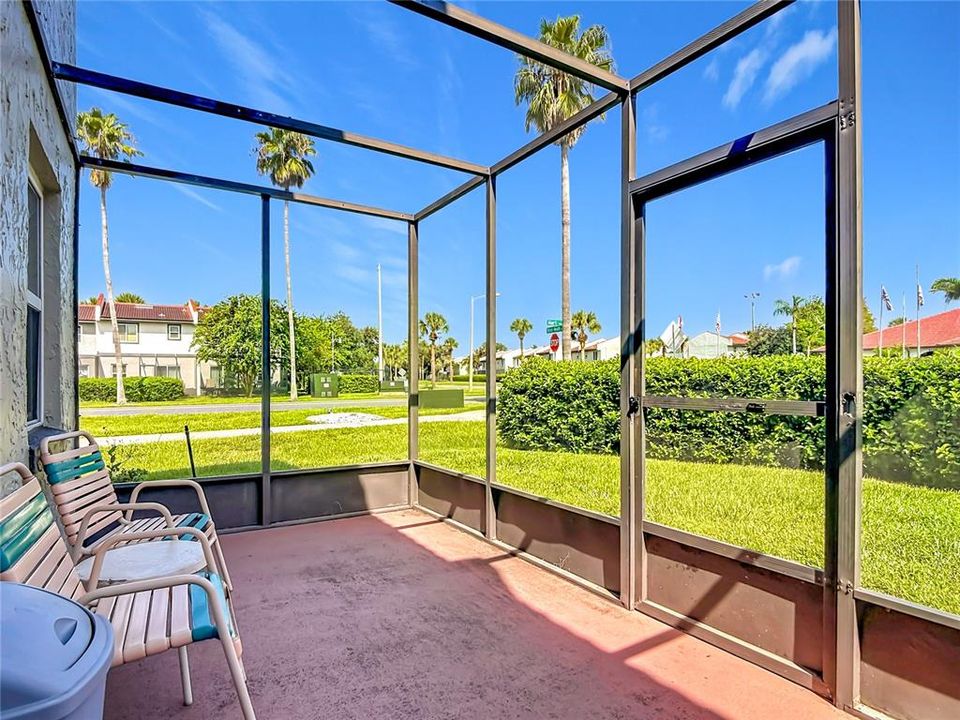 For Sale: $187,000 (2 beds, 2 baths, 1052 Square Feet)