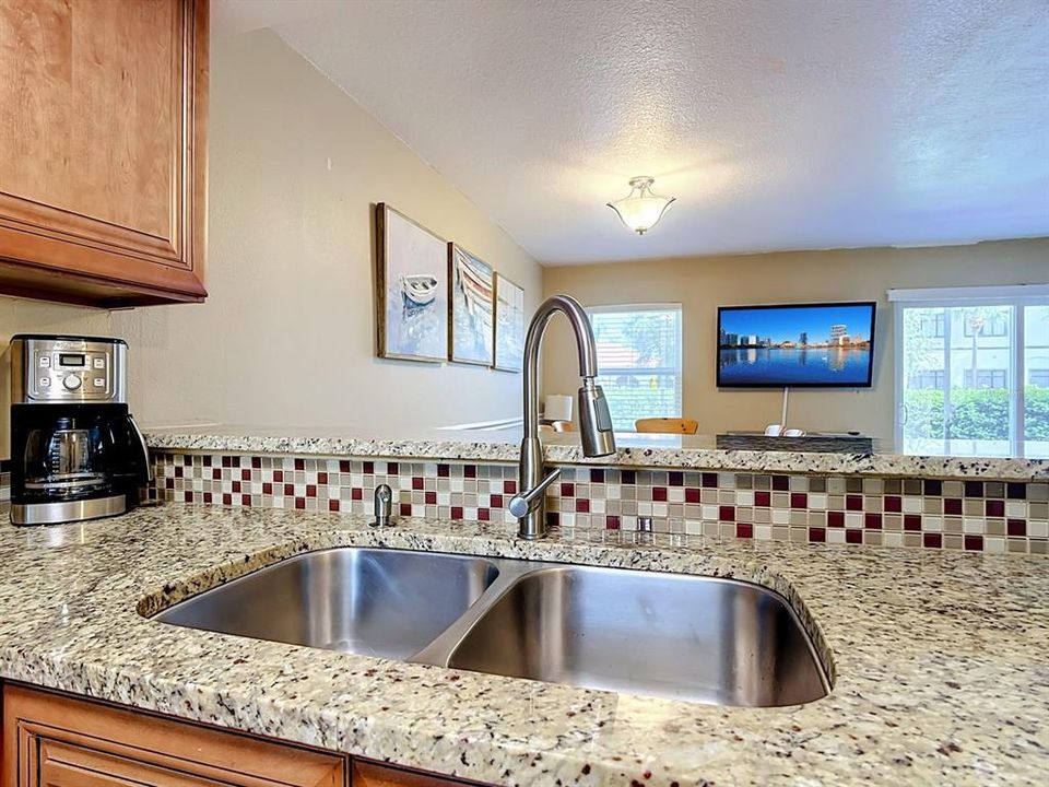 For Sale: $187,000 (2 beds, 2 baths, 1052 Square Feet)