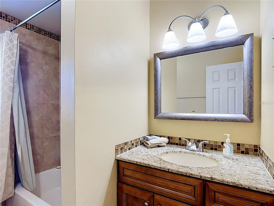 For Sale: $187,000 (2 beds, 2 baths, 1052 Square Feet)
