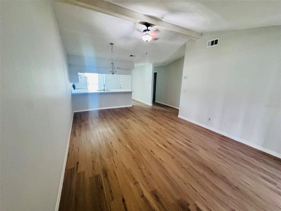 For Sale: $188,000 (2 beds, 2 baths, 960 Square Feet)