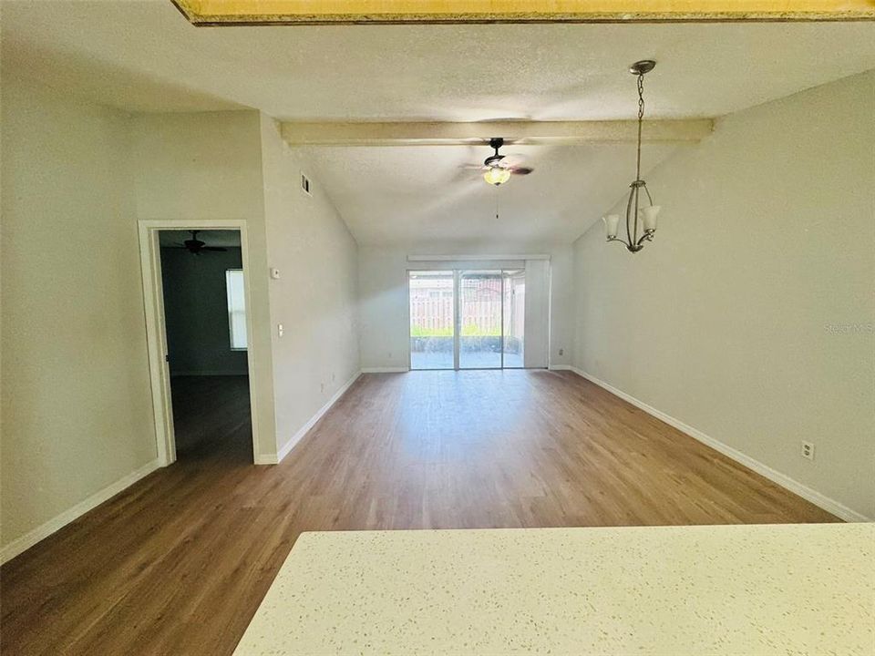 For Sale: $188,000 (2 beds, 2 baths, 960 Square Feet)