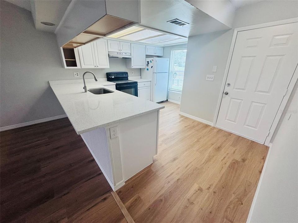 For Sale: $188,000 (2 beds, 2 baths, 960 Square Feet)