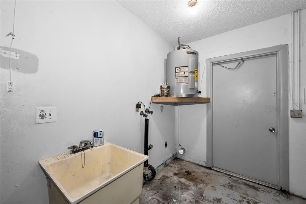 For Sale: $224,900 (2 beds, 2 baths, 1396 Square Feet)