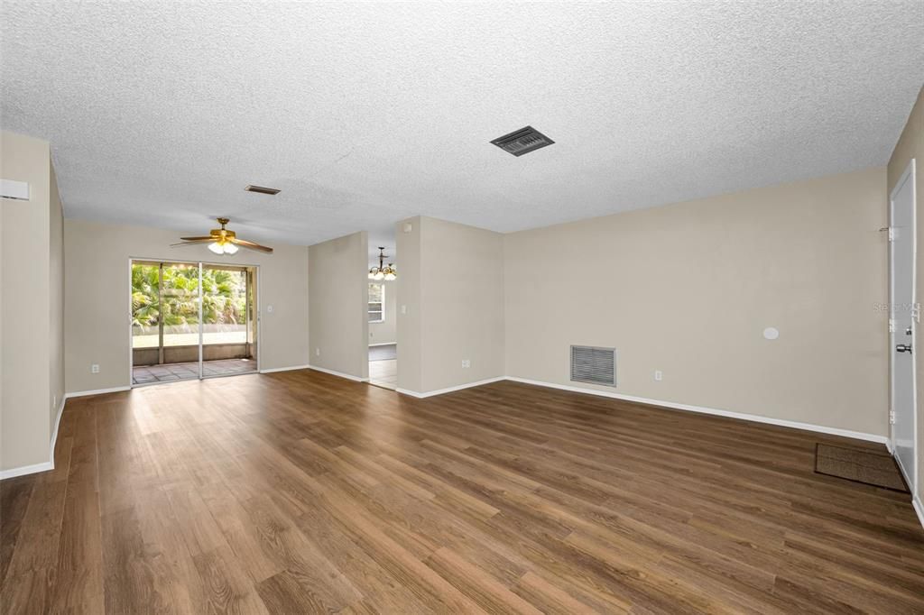 For Sale: $224,900 (2 beds, 2 baths, 1396 Square Feet)