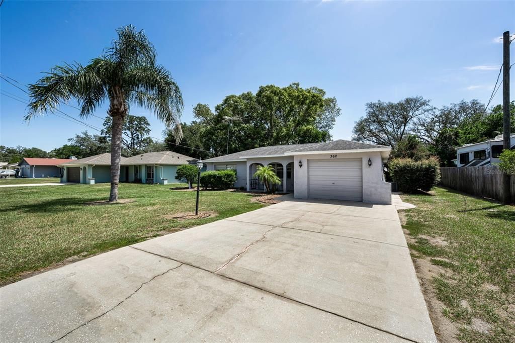 For Sale: $224,900 (2 beds, 2 baths, 1396 Square Feet)