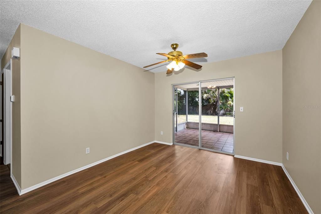 For Sale: $224,900 (2 beds, 2 baths, 1396 Square Feet)