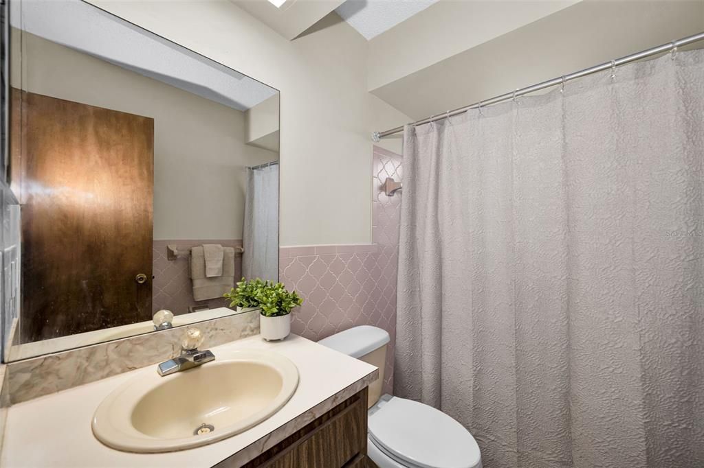 For Sale: $224,900 (2 beds, 2 baths, 1396 Square Feet)