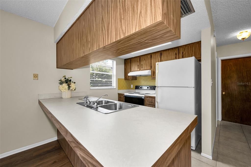 For Sale: $224,900 (2 beds, 2 baths, 1396 Square Feet)