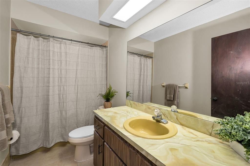 For Sale: $224,900 (2 beds, 2 baths, 1396 Square Feet)