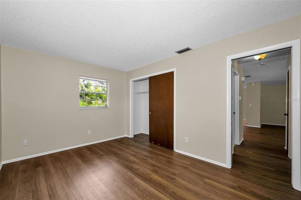 For Sale: $224,900 (2 beds, 2 baths, 1396 Square Feet)