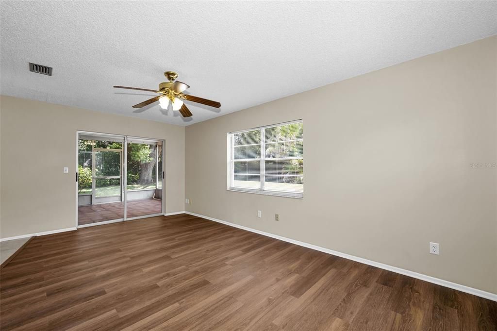 For Sale: $224,900 (2 beds, 2 baths, 1396 Square Feet)