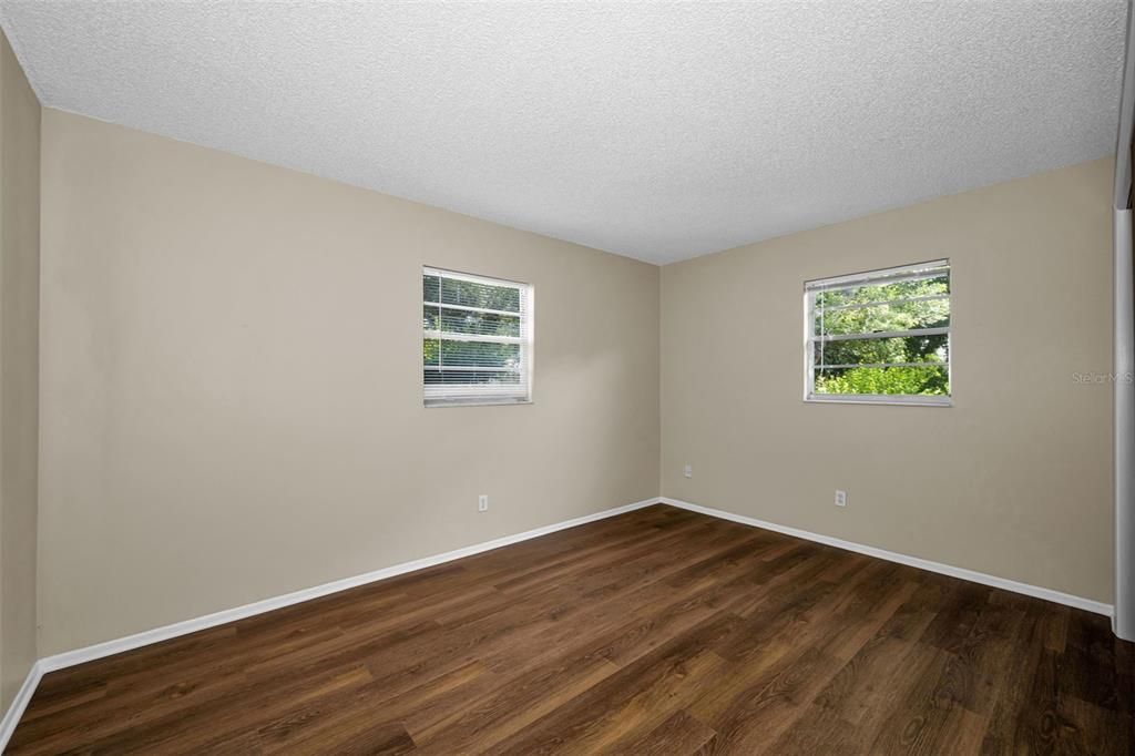 For Sale: $224,900 (2 beds, 2 baths, 1396 Square Feet)