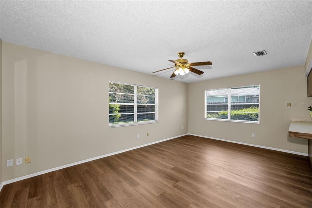 For Sale: $224,900 (2 beds, 2 baths, 1396 Square Feet)