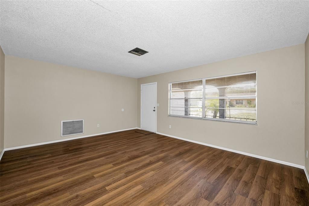 For Sale: $224,900 (2 beds, 2 baths, 1396 Square Feet)