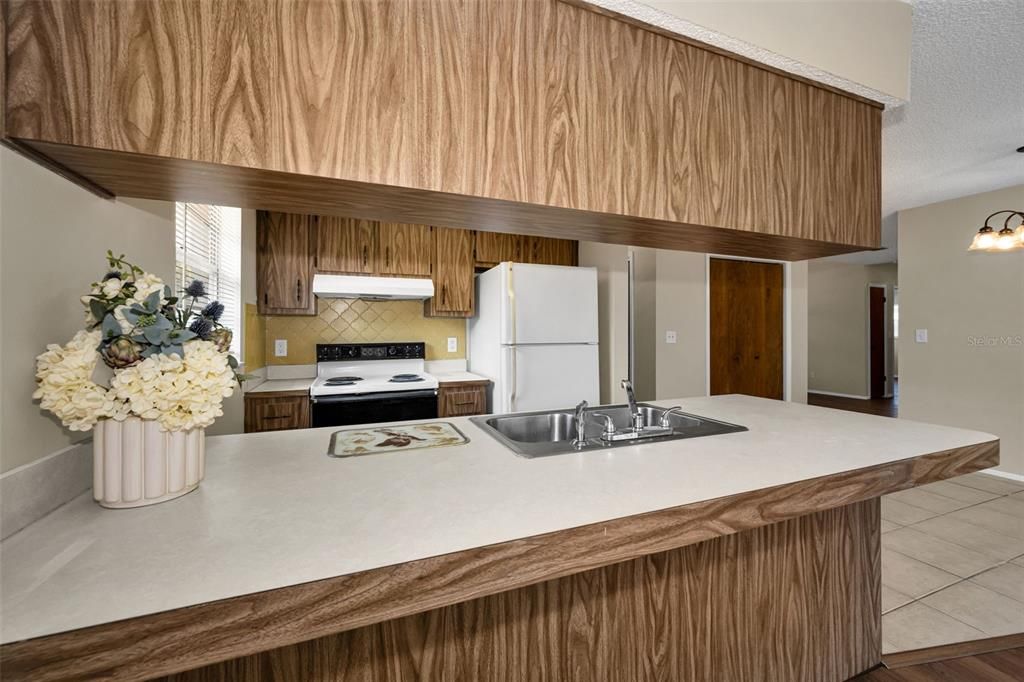 For Sale: $224,900 (2 beds, 2 baths, 1396 Square Feet)