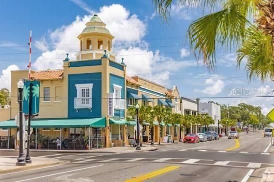 For Sale: $250,000 (2 beds, 1 baths, 866 Square Feet)