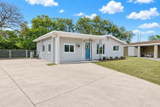 For Sale: $250,000 (2 beds, 1 baths, 866 Square Feet)