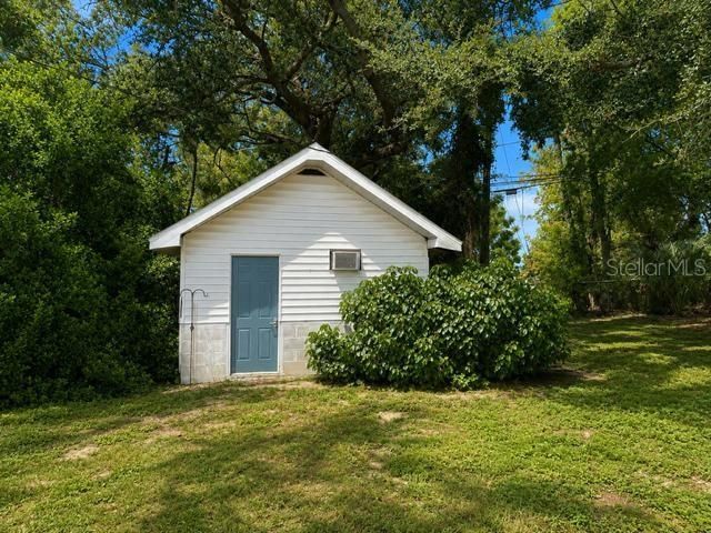 For Sale: $250,000 (2 beds, 1 baths, 866 Square Feet)