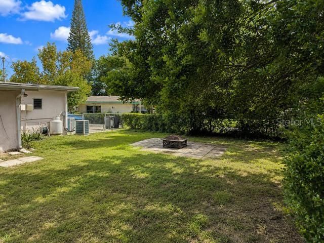 For Sale: $250,000 (2 beds, 1 baths, 866 Square Feet)