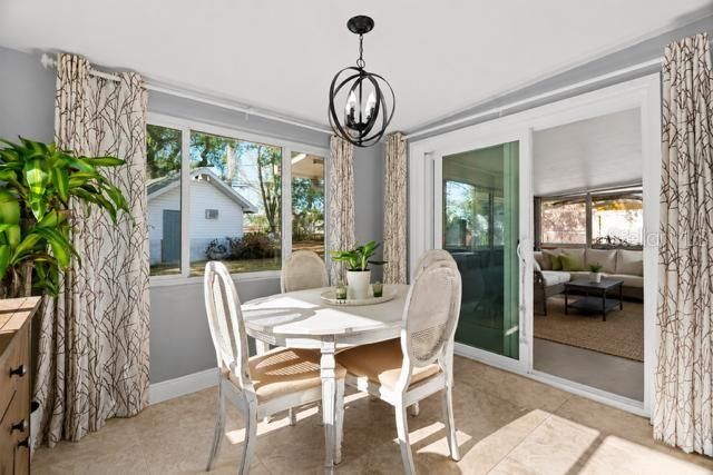 For Sale: $250,000 (2 beds, 1 baths, 866 Square Feet)