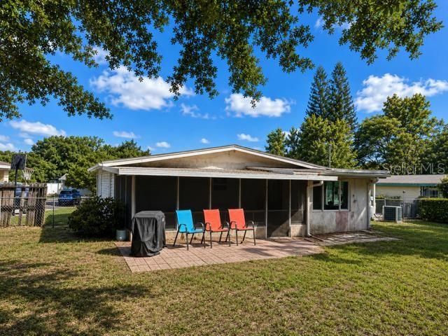 For Sale: $250,000 (2 beds, 1 baths, 866 Square Feet)