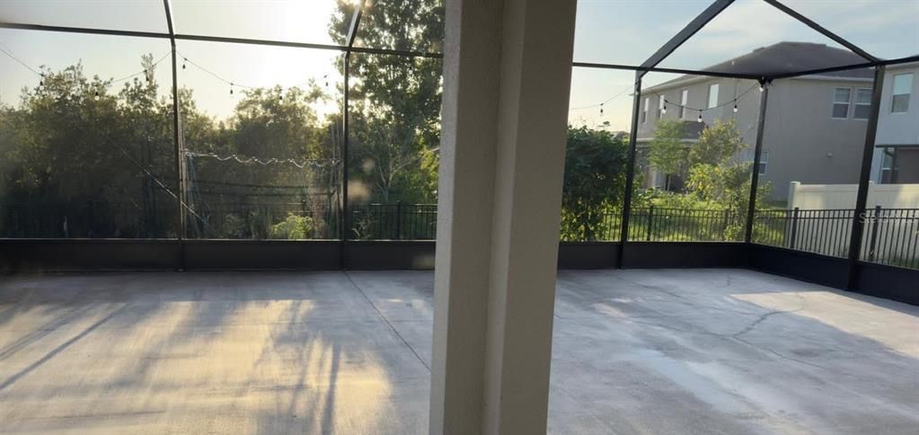 For Rent: $3,500 (5 beds, 3 baths, 3313 Square Feet)