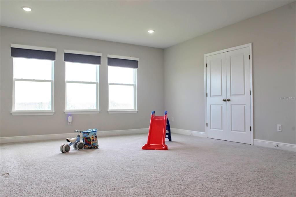 For Rent: $3,500 (5 beds, 3 baths, 3313 Square Feet)