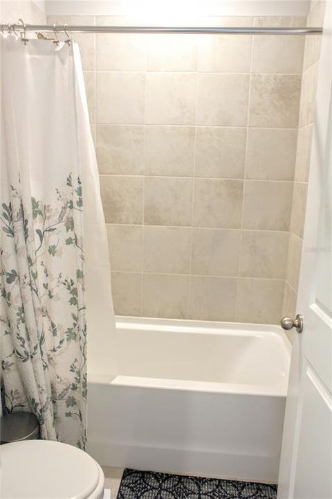 For Rent: $3,500 (5 beds, 3 baths, 3313 Square Feet)