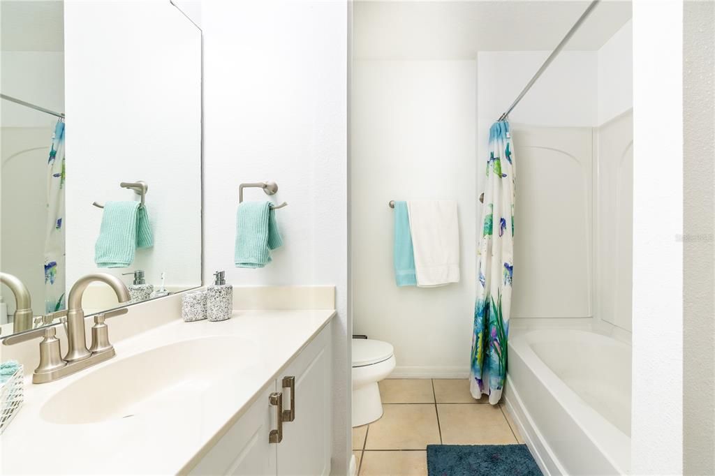 For Rent: $1,800 (3 beds, 2 baths, 1202 Square Feet)