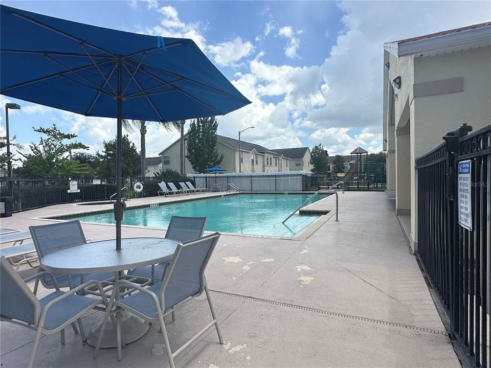 For Rent: $1,800 (3 beds, 2 baths, 1202 Square Feet)