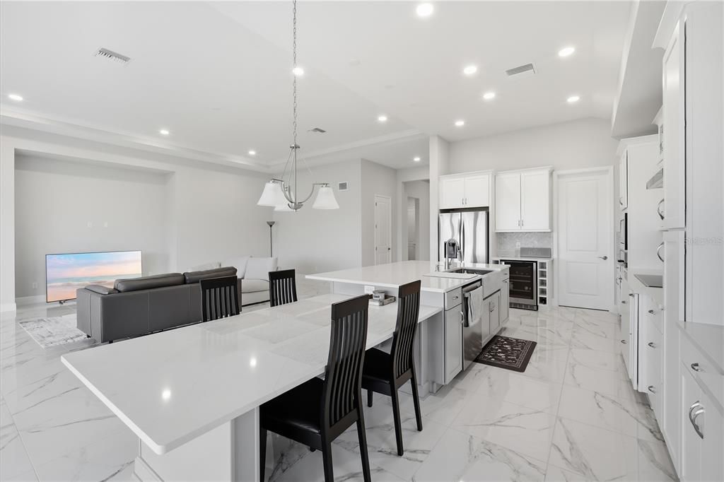 For Rent: $3,995 (3 beds, 3 baths, 2749 Square Feet)