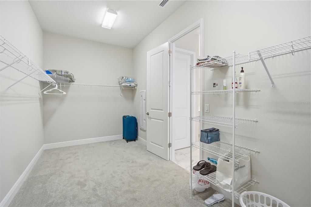 For Rent: $3,995 (3 beds, 3 baths, 2749 Square Feet)