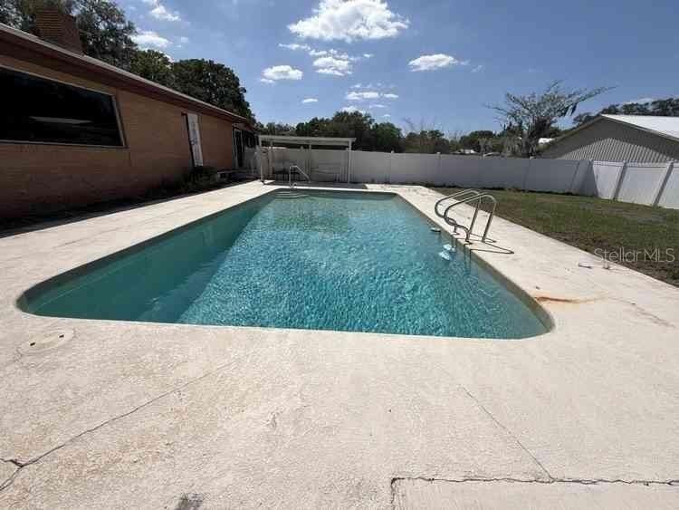 En Venta: $425,000 (3 camas, 2 baños, 2256 Pies cuadrados)