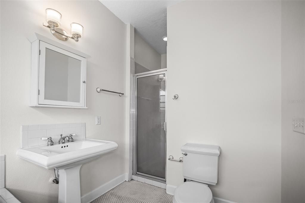 For Rent: $3,500 (3 beds, 2 baths, 1964 Square Feet)