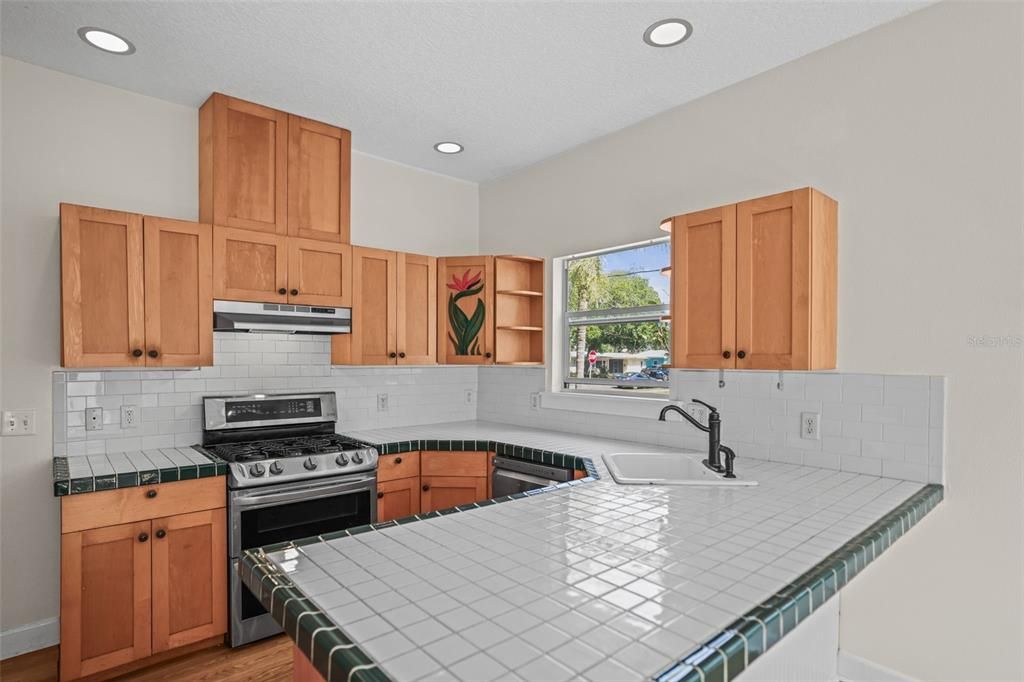 For Rent: $3,500 (3 beds, 2 baths, 1964 Square Feet)