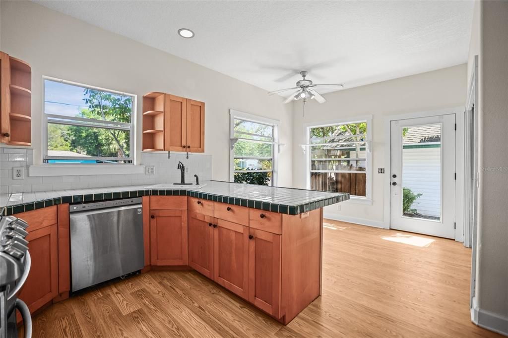 For Rent: $3,500 (3 beds, 2 baths, 1964 Square Feet)