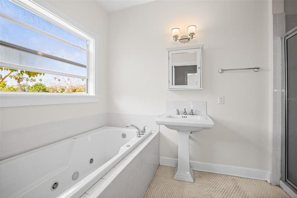 For Rent: $3,500 (3 beds, 2 baths, 1964 Square Feet)