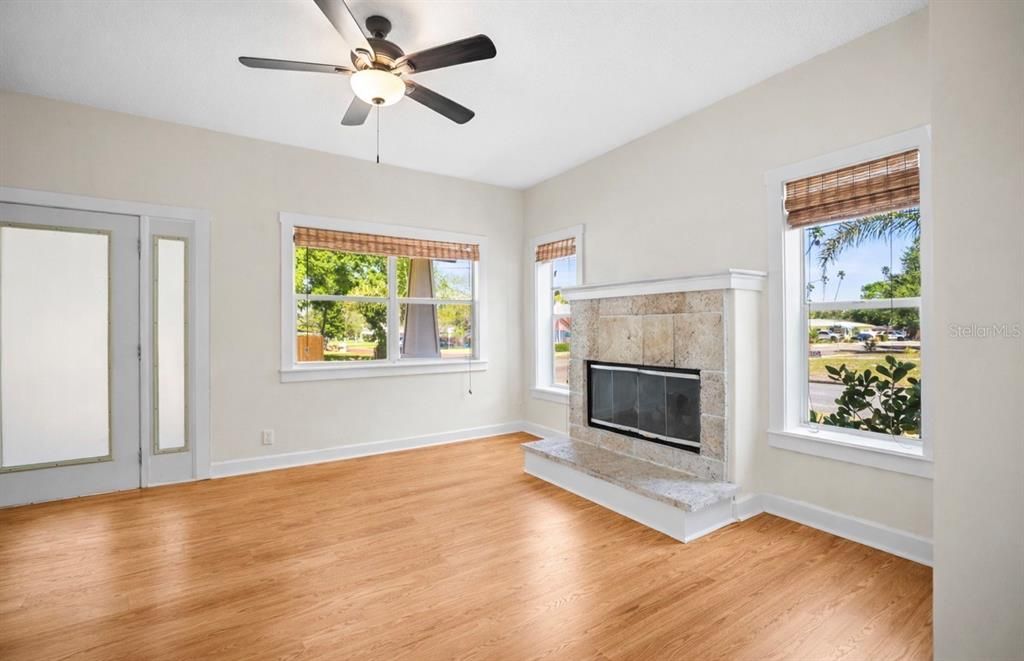 For Rent: $3,500 (3 beds, 2 baths, 1964 Square Feet)