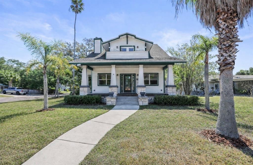 For Rent: $3,500 (3 beds, 2 baths, 1964 Square Feet)