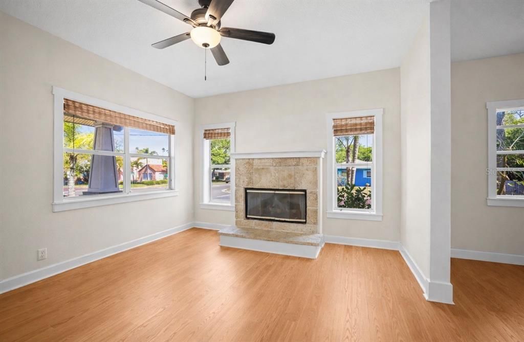 For Rent: $3,500 (3 beds, 2 baths, 1964 Square Feet)