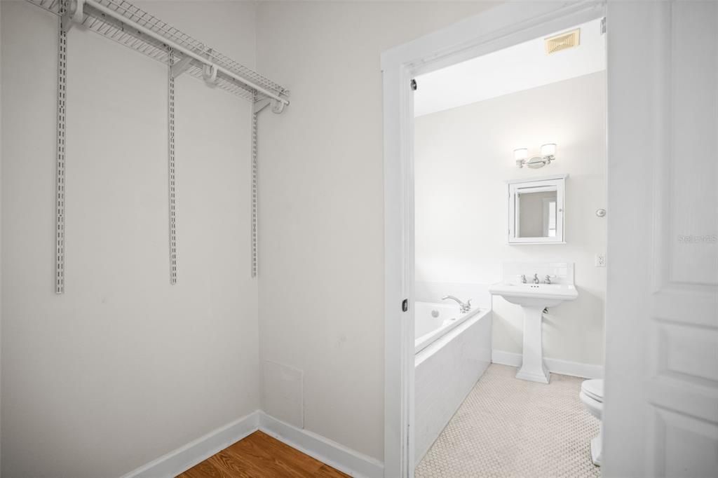 For Rent: $3,500 (3 beds, 2 baths, 1964 Square Feet)