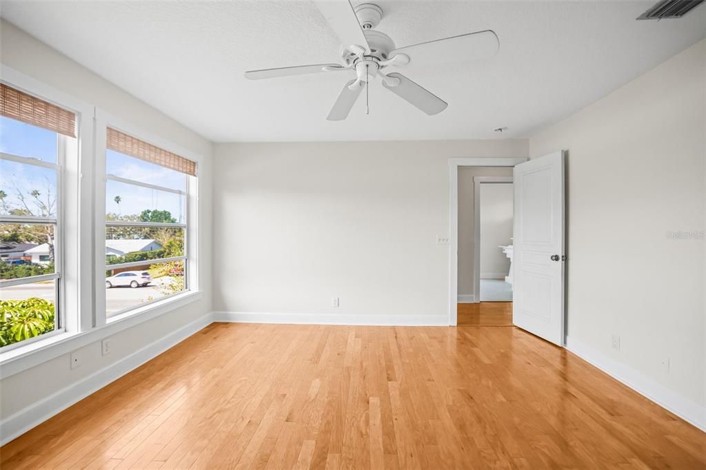 For Rent: $3,500 (3 beds, 2 baths, 1964 Square Feet)