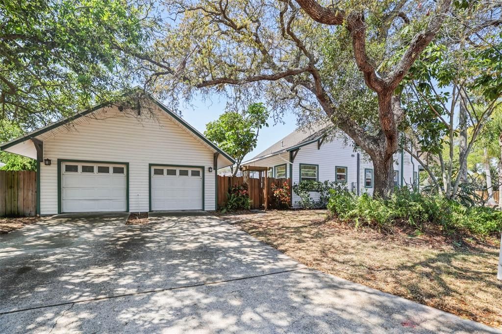 For Rent: $3,500 (3 beds, 2 baths, 1964 Square Feet)