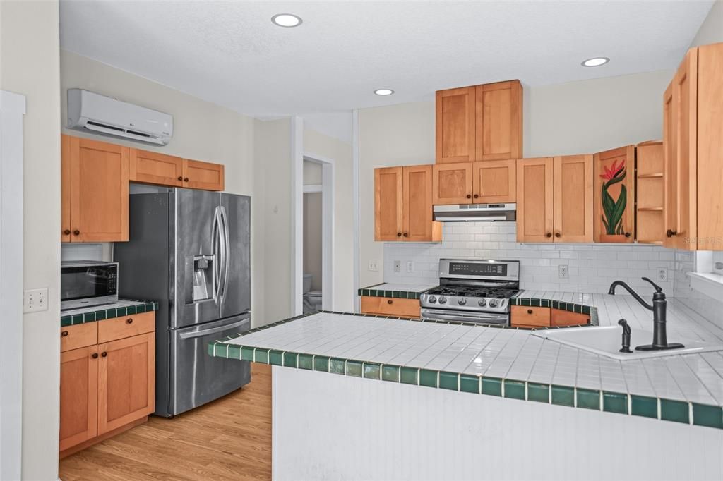 For Rent: $3,500 (3 beds, 2 baths, 1964 Square Feet)